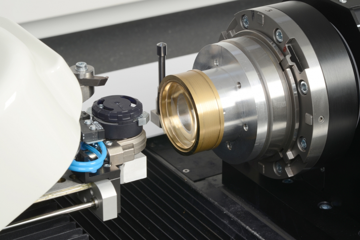 Detail of free-form surface processing (Photo: Fraunhofer IPT)